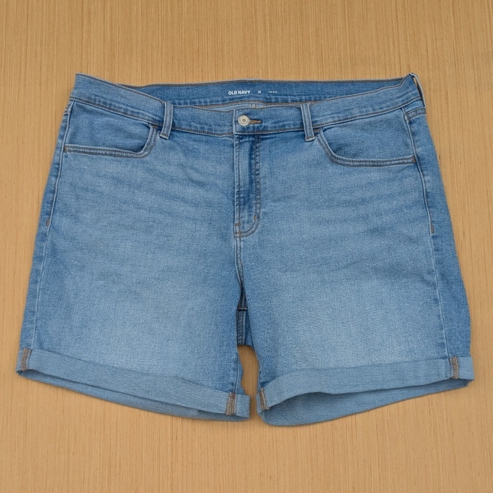Old‎ Navy Mid Rise Stretch Cuffed Medium Wash Blue Denim Jean Shorts Women's 16